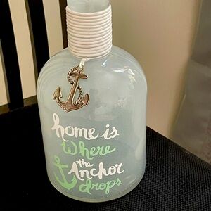 Cute nautical Vase with metal anchor charm.